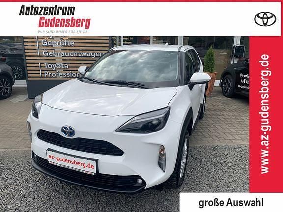 Schneeweiß Gebraucht 2021 Toyota Yaris Hybrid Comfort | 21.890 € (Fairer Preis) - Bild 1/4