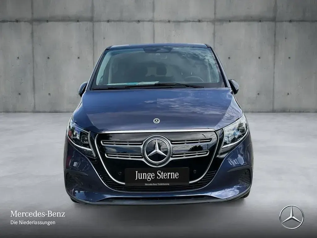 Gebraucht Mercedes EQV300 150 kW (204 PS) 2024 Blau Van / Kleinbus