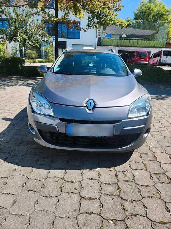 Grau Gebraucht 2011 Renault Mégane GrandTour Kombi | 3.100 € (Guter Preis) - Bild 1/4
