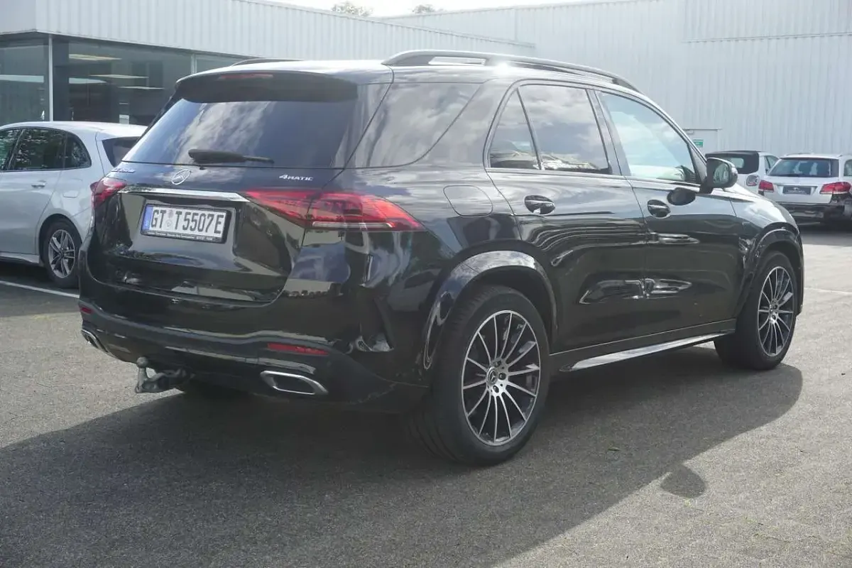Gebraucht Mercedes GLE350 AMG 194 PS (142 kW) 2021 Schwarz metallic SUV