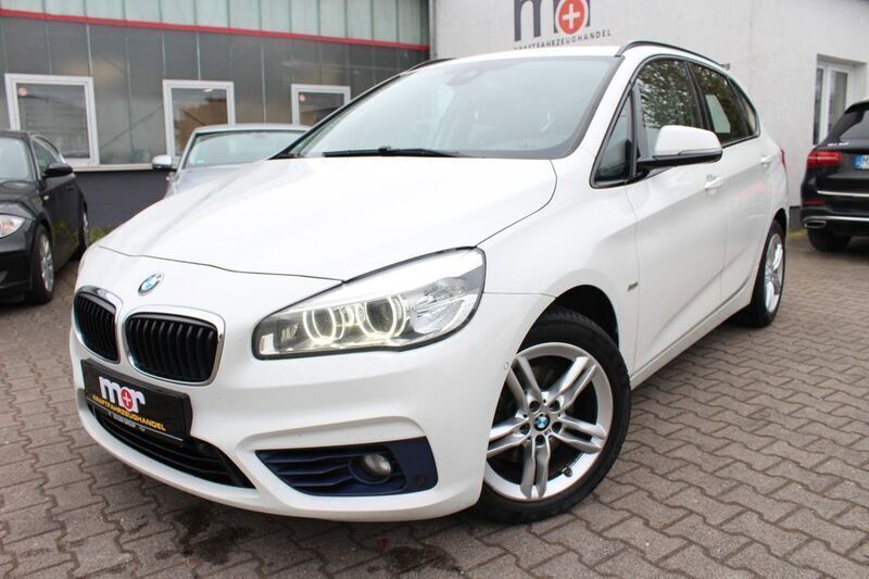 Weiß Gebraucht 2016 BMW 218 Active Tourer Sport Line Van / Kleinbus | 7.900 € (Teuer) - Bild 1/4