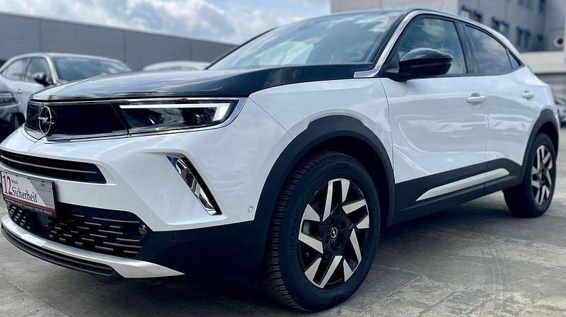 Weiß jade weiss/arktis weiss (metallic) Gebraucht 2022 Opel Mokka Elegance SUV | 20.480 € (Fairer Preis) - Bild 1/4