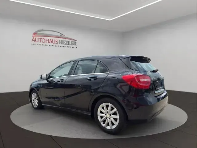Gebraucht Mercedes A180 109 PS (80 kW) 2013 Schwarz Kleinwagen