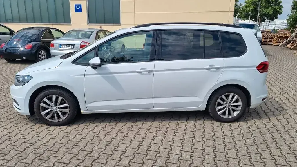 Gebraucht VW Touran Comfortline 150 PS (110 kW) 2017 Weiß Van / Kleinbus