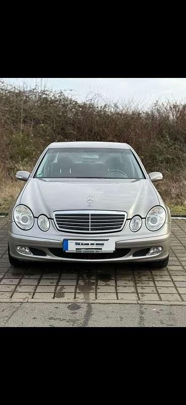 Gebraucht Mercedes E200 Elegance 163 PS (119 kW) 2005 Andere farben Limousine