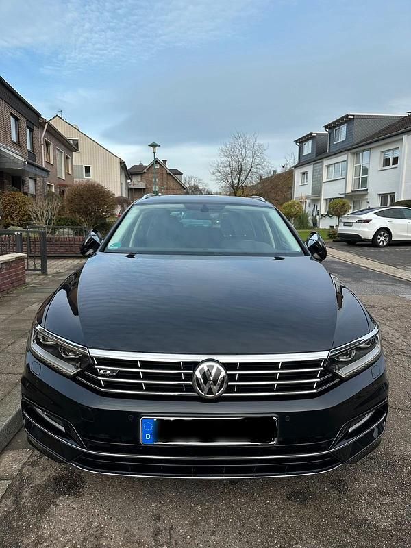 Gebraucht VW Passat Highline 220 PS (161 kW) 2018 Schwarz Kombi