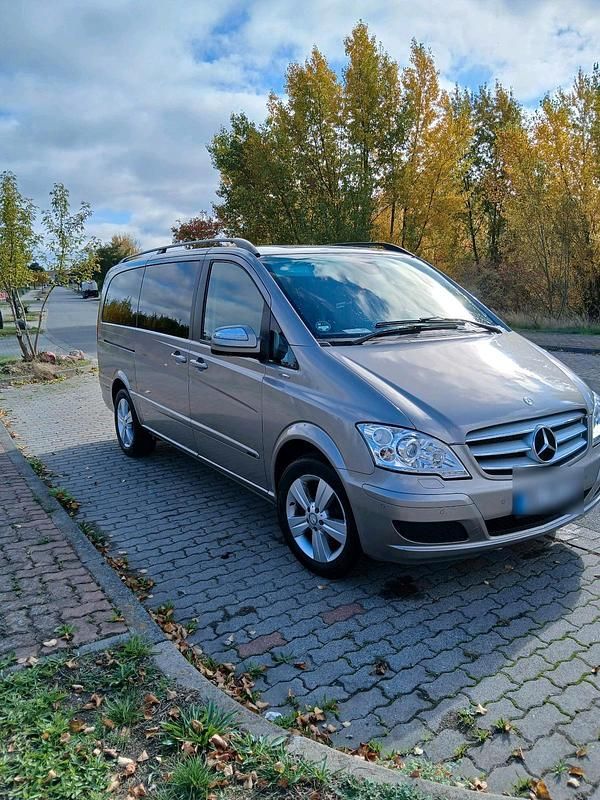 Grau Gebraucht 2013 Mercedes Viano Van / Kleinbus | 17.250 € - Bild 1/4
