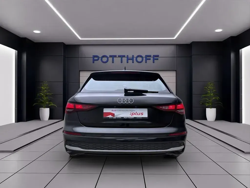 Używany Audi A3 Advanced 116 KM (85 kW) 2025 Czarny Sedan/Limuzyna