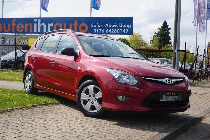 Gebraucht Hyundai i30 Classic 109 PS (80 kW) 2012 Rot Kombi