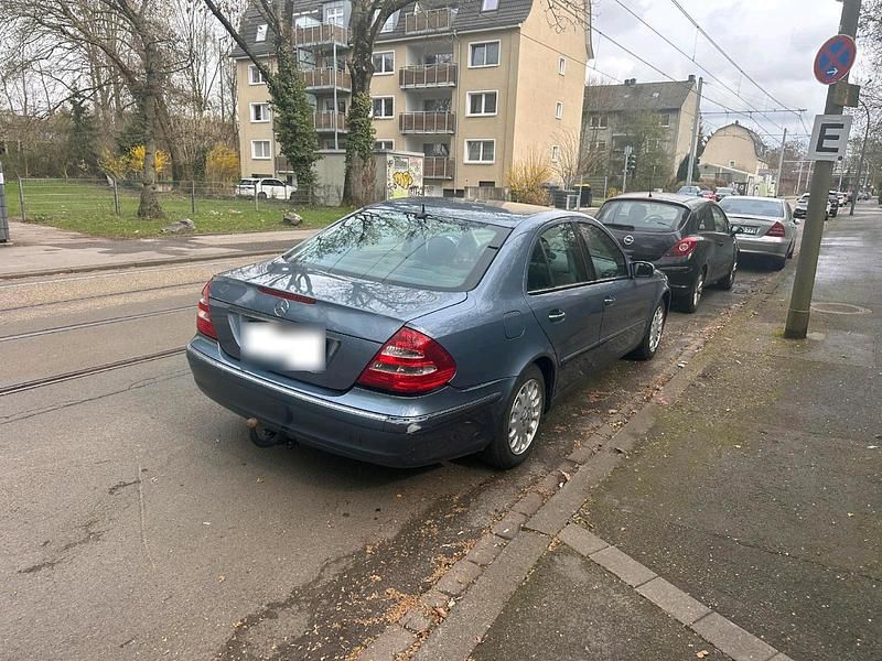 Gebraucht Mercedes E240 Elegance 177 PS (130 kW) 2004 Blau Limousine