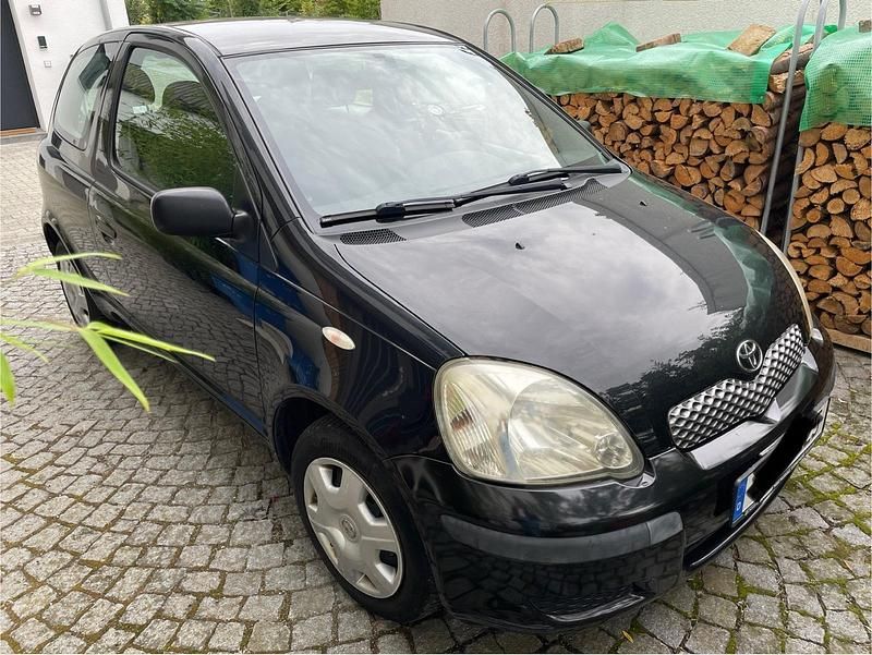 Schwarz Gebraucht 2004 Toyota Yaris Kleinwagen | 800 € (Superpreis) - Bild 1/4