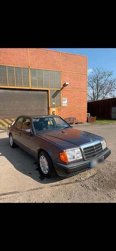 Second-hand Mercedes E250 94 CP (69 kW) 1991 Andere farben Berlinǎ