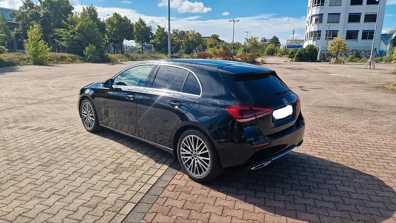Gebraucht Mercedes A160 109 PS (80 kW) 2021 Schwarz Limousine