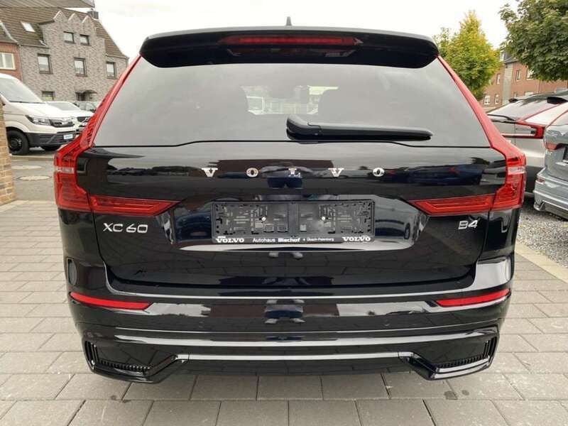 Gebraucht Volvo XC60 Plus 197 PS (144 kW) 2022 Onyxschwarz SUV