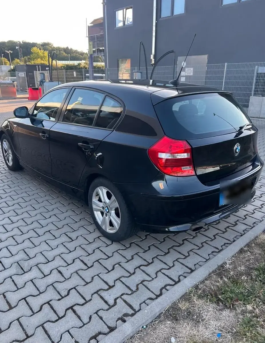 Gebraucht BMW 116 116 PS (85 kW) 2010 Schwarz Kleinwagen