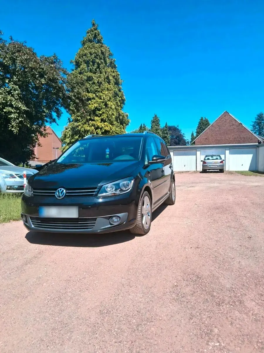 Gebraucht VW Touran Cup 140 PS (102 kW) 2014 Schwarz Van / Kleinbus