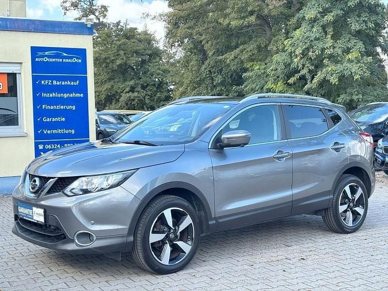 Grau Gebraucht 2016 Nissan Qashqai 360º SUV | 14.390 € (Fairer Preis) - Bild 1/4