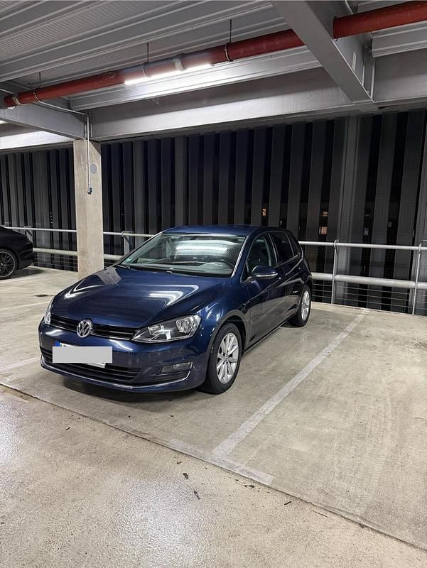 Blau Gebraucht 2016 VW Golf VII LOUNGE Kleinwagen | 9.700 € (Fairer Preis) - Bild 1/4