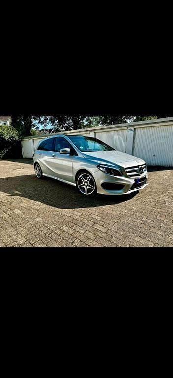 Silber Gebraucht 2015 Mercedes B250 Van / Kleinbus | 18.300 € (Fairer Preis) - Bild 1/4