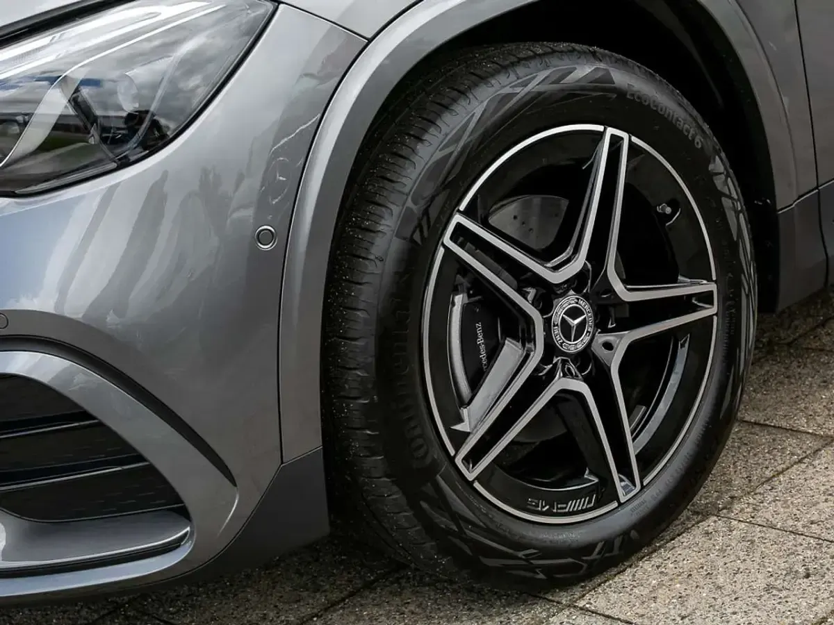 Gebraucht Mercedes GLA180 AMG 136 PS (100 kW) 2026 Grau SUV