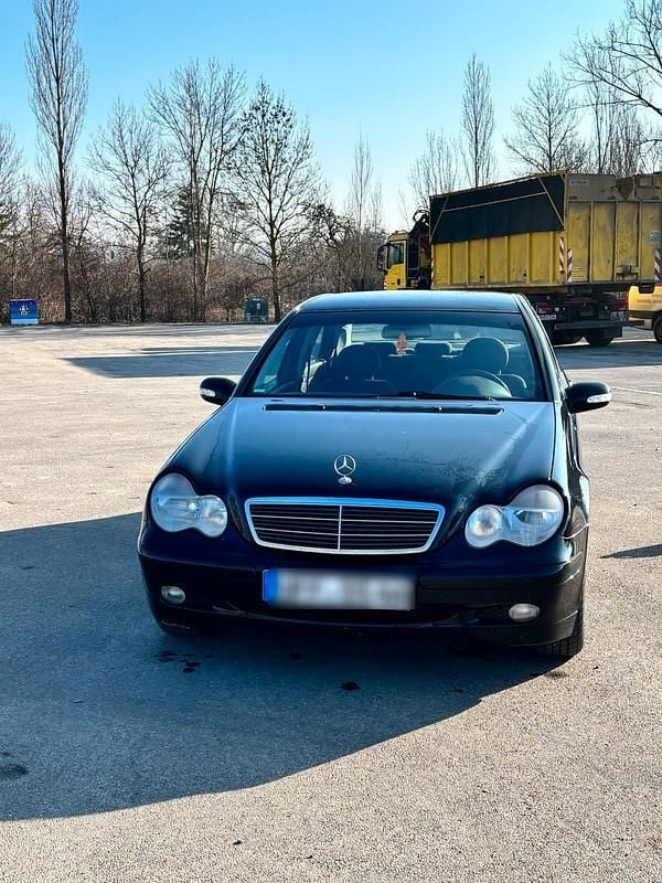 Schwarz Gebraucht 2000 Mercedes C200 Limousine | 2.500 € (Fairer Preis) - Bild 1/4