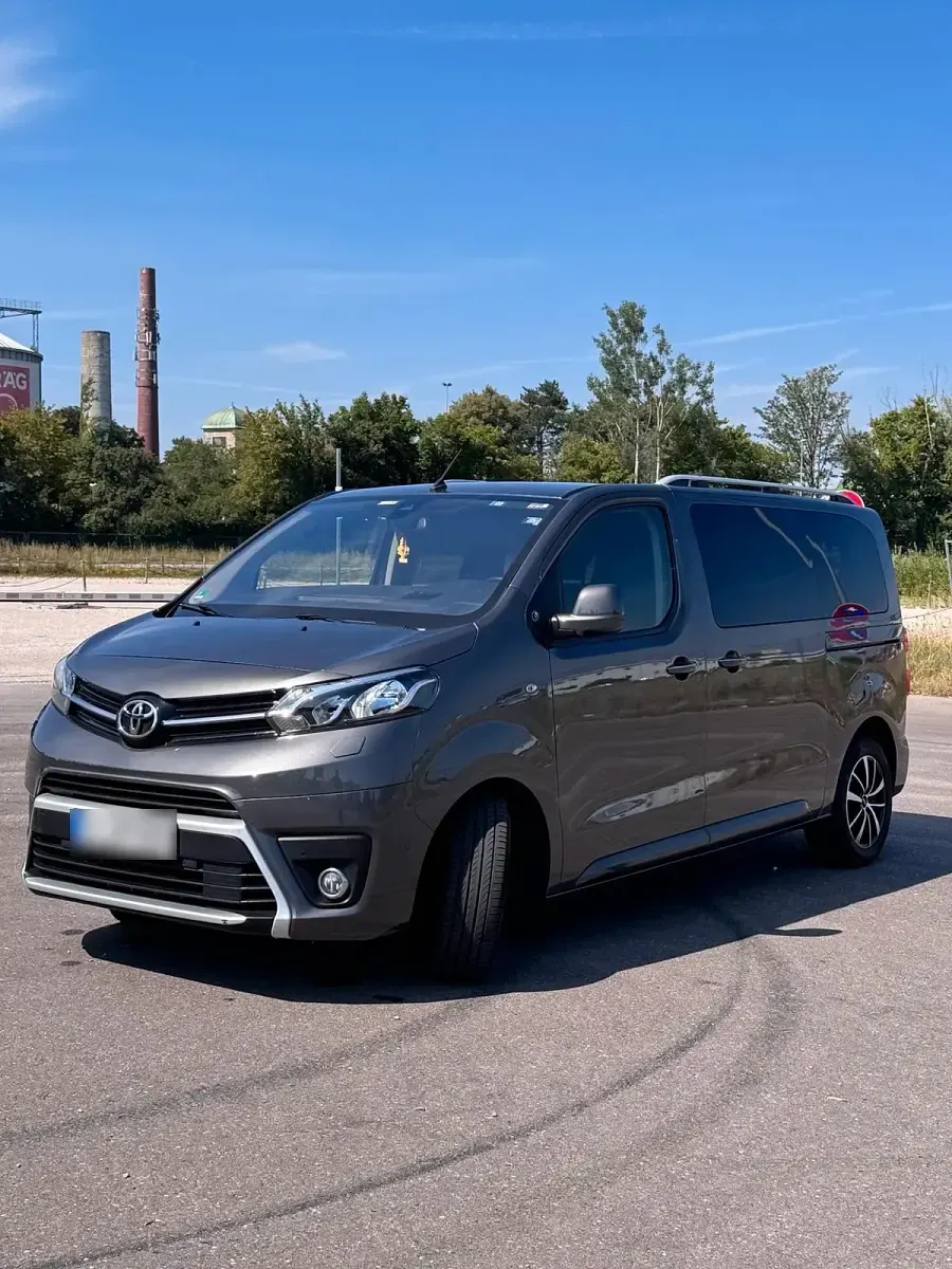 Gebraucht Toyota Proace Verso 144 PS (105 kW) 2021 Grau Kombi