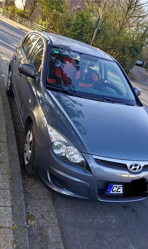 Grau Gebraucht 2008 Hyundai i30 Limousine | 2.300 € (Fairer Preis) - Bild 1/4