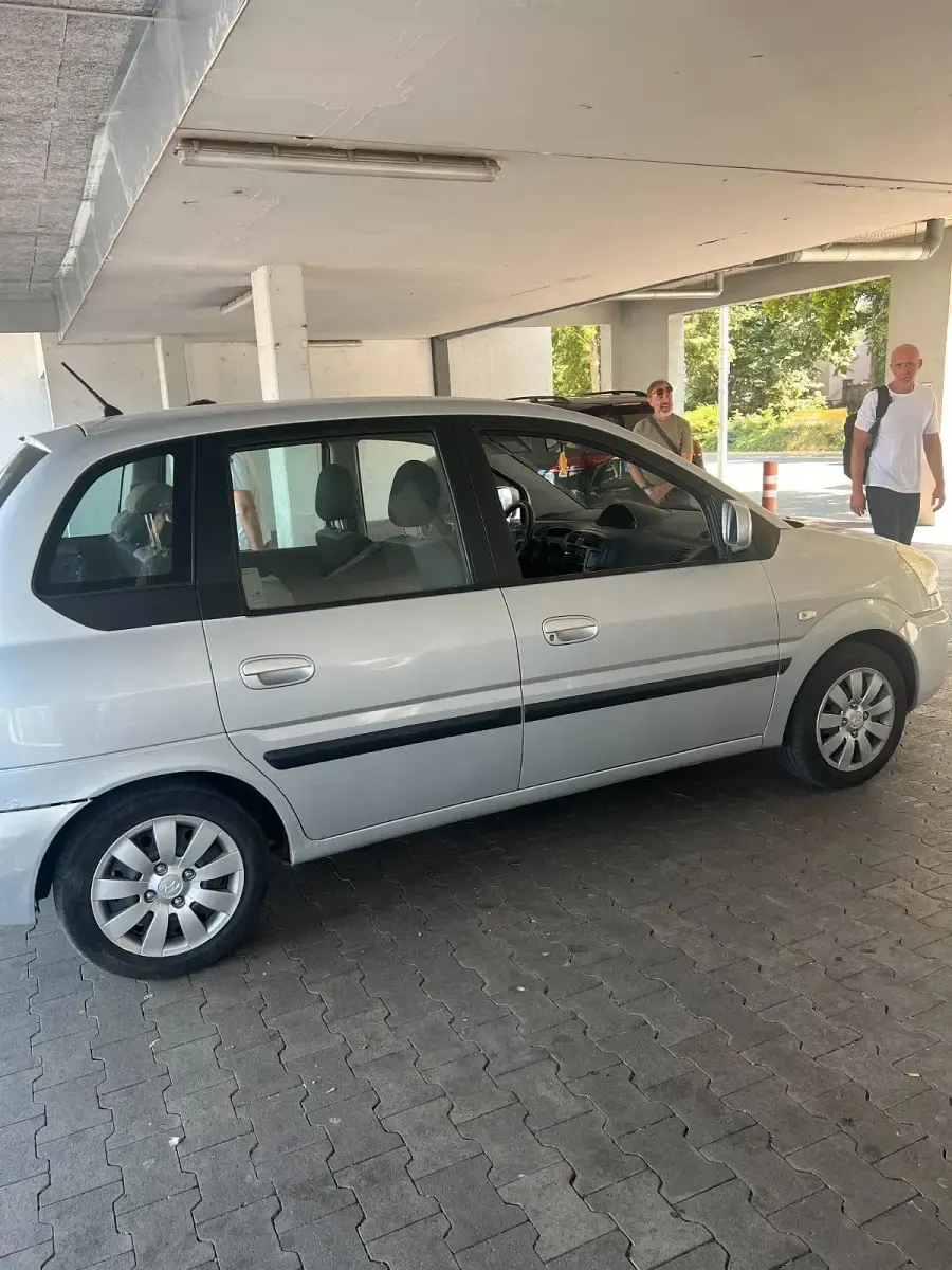 Gebraucht Hyundai Matrix 106 PS (77 kW) 2009 Grau Van / Kleinbus