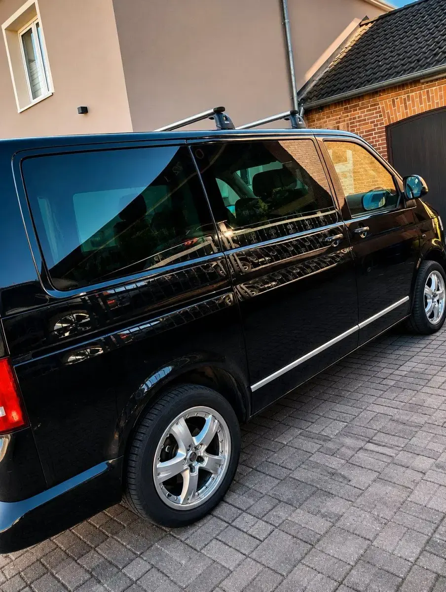 Gebraucht VW Multivan 180 PS (132 kW) 2011 Schwarz Van / Kleinbus