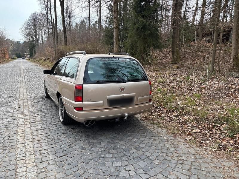 Gebraucht Opel Omega 211 PS (155 kW) 1998 Gold Limousine
