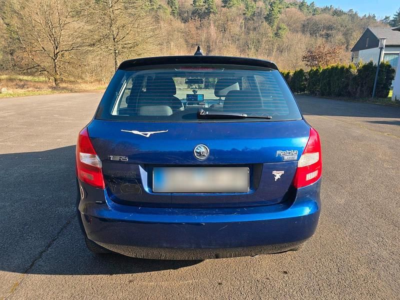 Gebraucht Skoda Fabia 60 PS (44 kW) 2010 Blau Kleinwagen