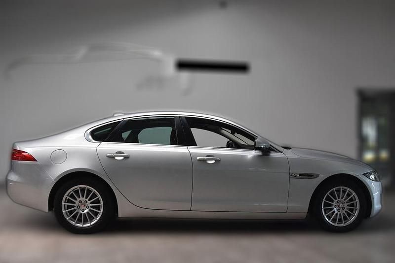Silber metallic Gebraucht 2017 Jaguar XF Prestige Limousine | 18.650 € (Etwas zu teuer) - Bild 1/4