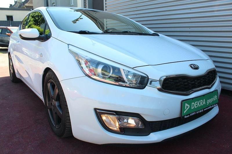 Weiß Gebraucht 2014 Kia Ceed Edition 7 Coupé | 8.979 € (Fairer Preis) - Bild 1/4