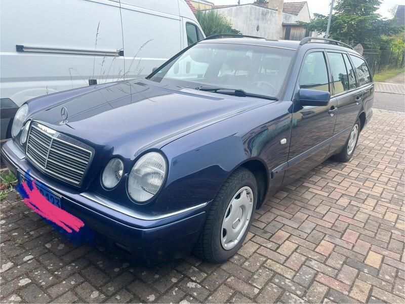 Blau Gebraucht 1998 Mercedes E240 Kombi | 2.100 € (Fairer Preis) - Bild 1/4