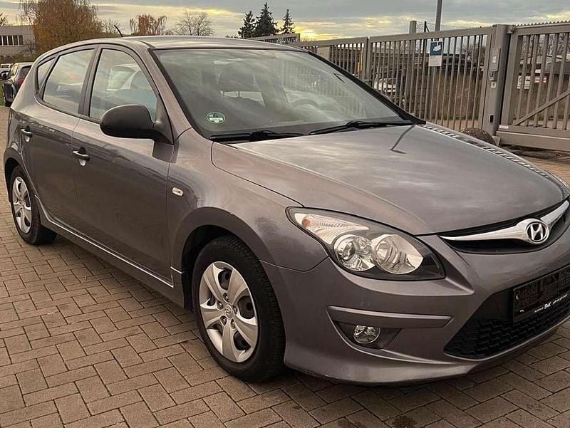 Steel gray Gebraucht 2012 Hyundai i30 Classic Kleinwagen | 5.450 € (Guter Preis) - Bild 1/4