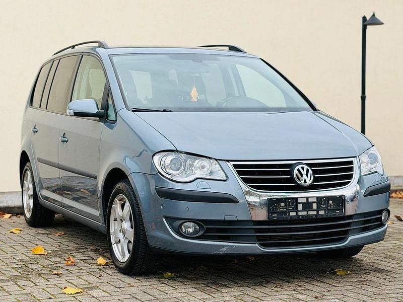 Grau Gebraucht 2009 VW Touran Highline Van / Kleinbus | 4.500 € (Guter Preis) - Bild 1/4