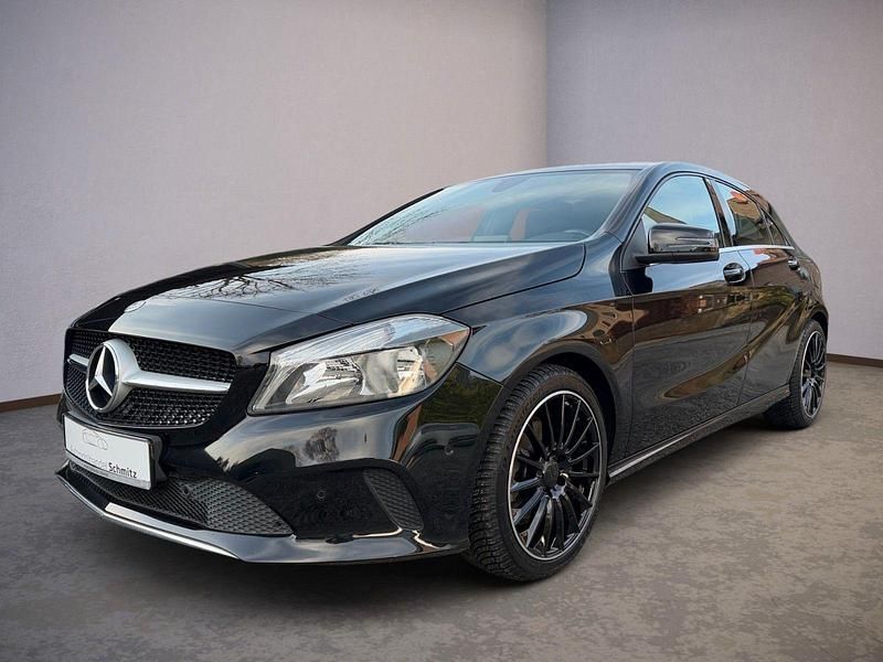 Schwarz Gebraucht 2017 Mercedes A180 Urban Limousine | 15.490 € (Fairer Preis) - Bild 1/4