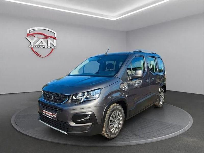 Gris platinium Gebraucht 2021 Peugeot Rifter Allure Van / Kleinbus | 18.790 € (Fairer Preis) - Bild 1/4