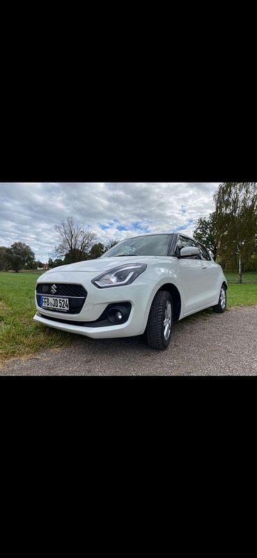 Weiß Gebraucht 2019 Suzuki Swift Kleinwagen | 12.400 € (Fairer Preis) - Bild 1/4