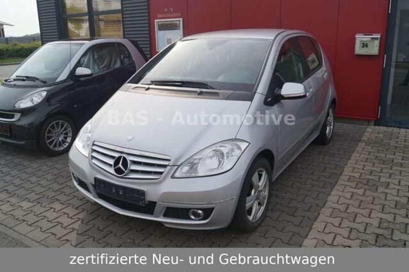 Silber metallic Gebraucht 2009 Mercedes A200 Avantgarde Limousine | 6.145 € (Teuer) - Bild 1/4