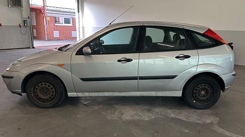Gebraucht Ford Focus 116 PS (85 kW) 2004 Silber Limousine