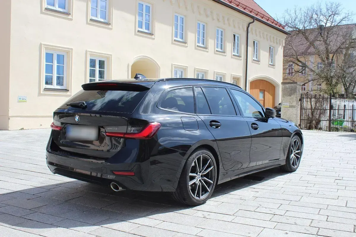 Gebraucht BMW 320e Shadowline 190 PS (139 kW) 2020 Schwarz Kombi