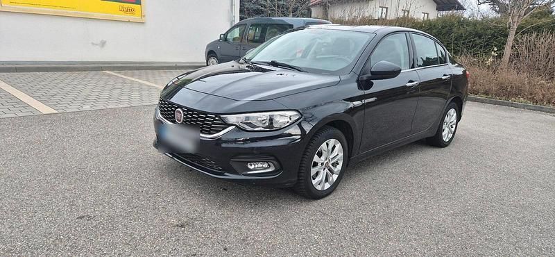 Gebraucht Fiat Tipo 95 PS (69 kW) 2016 Schwarz Limousine