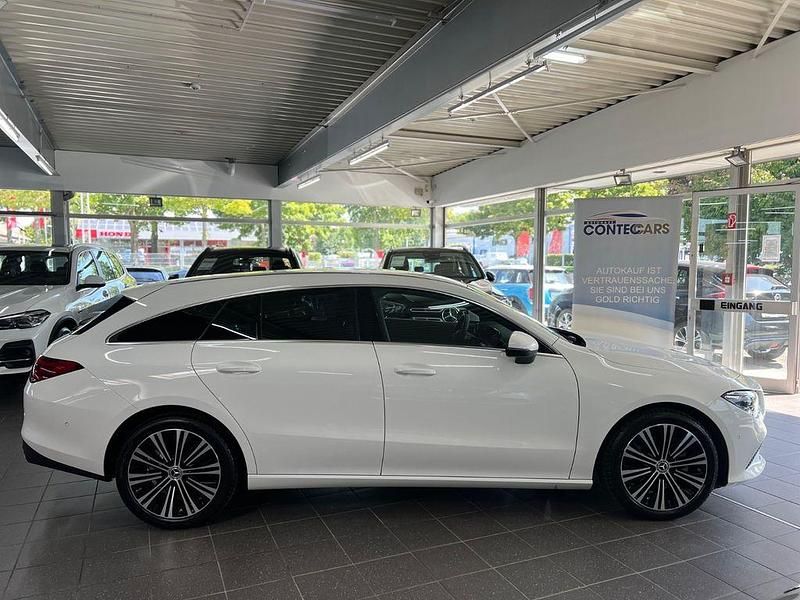 Weiß Gebraucht 2023 Mercedes CLA200 Shooting Brake Advanced Kombi | 31.999 € (Fairer Preis) - Bild 1/4