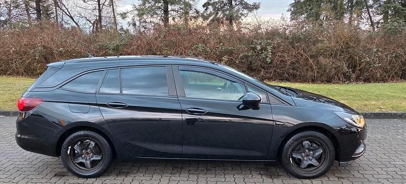Gebraucht Opel Astra Edition 110 PS (80 kW) 2018 Schwarz Kombi