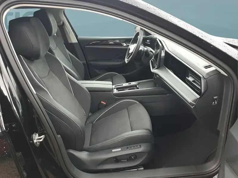 Neu VW Passat 204 PS (150 kW) 2026 Schwarz Kombi