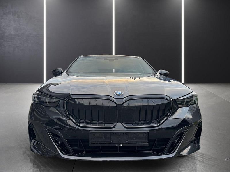 Gebraucht BMW 540 Comfort Edition 303 PS (222 kW) 2024 Schwarz Kombi