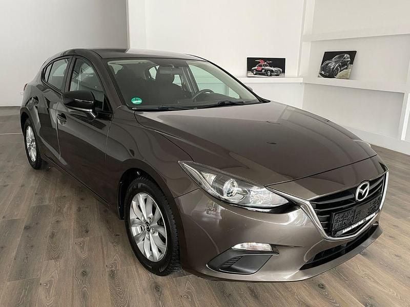 Grau Gebraucht 2015 Mazda 3 Prime-Line Limousine | 7.990 € (Fairer Preis) - Bild 1/4