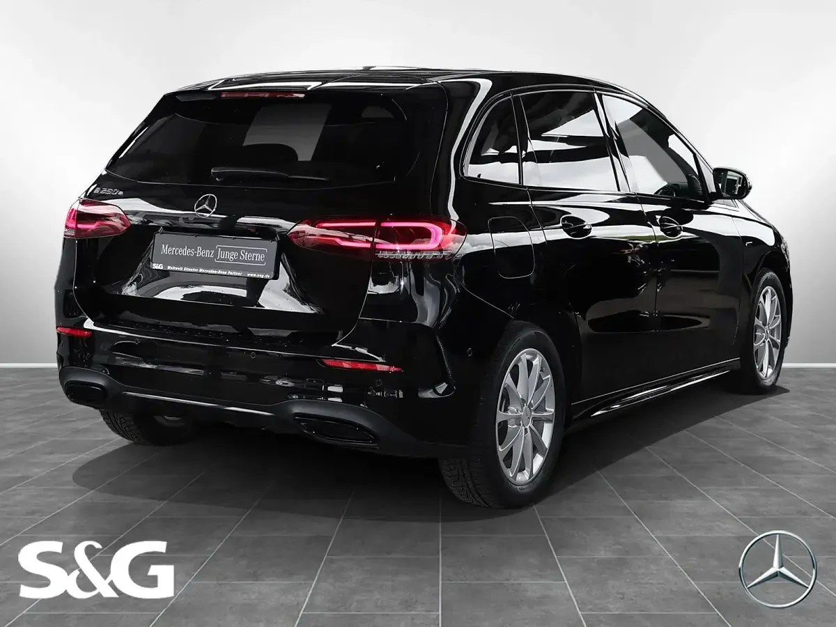 Gebraucht Mercedes B250e AMG 160 PS (117 kW) 2021 Unilack nachtschwarz Van / Kleinbus