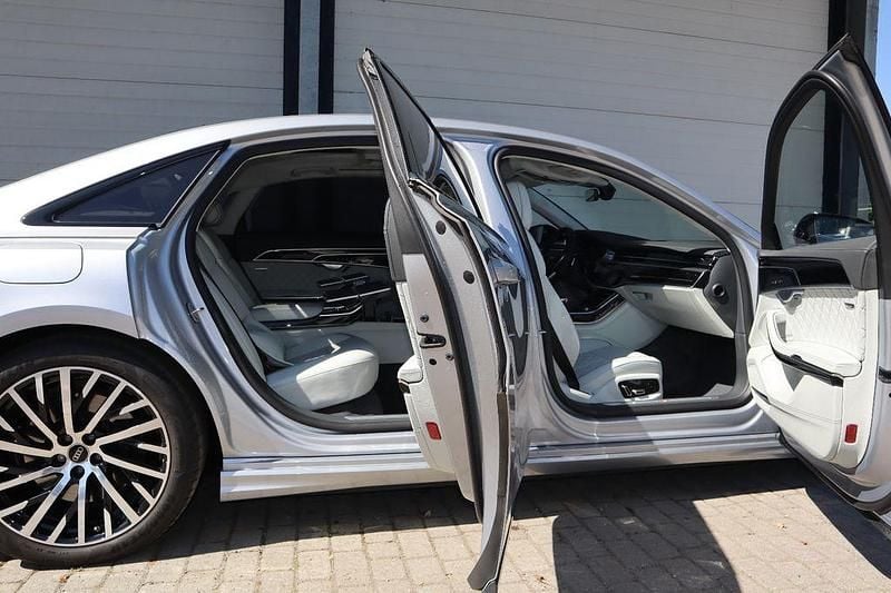 Silber Gebraucht 2025 Audi A8L Exclusive Limousine | 105.000 € - Bild 1/4